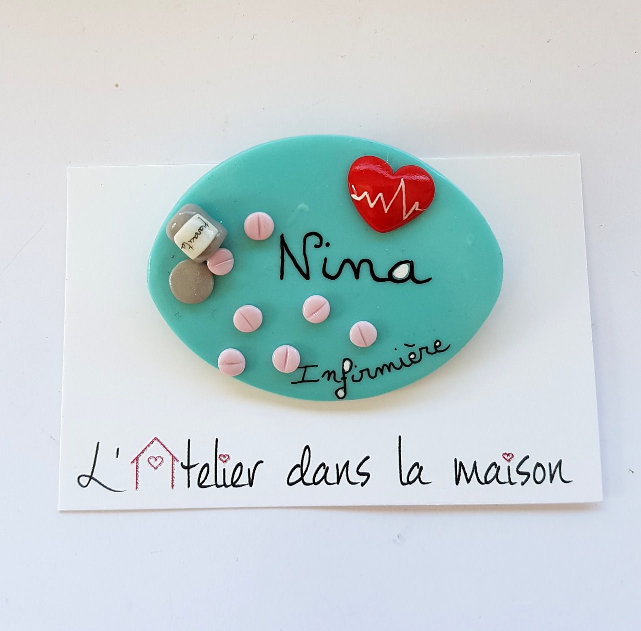 Badge infirmière Nina, Infirmière