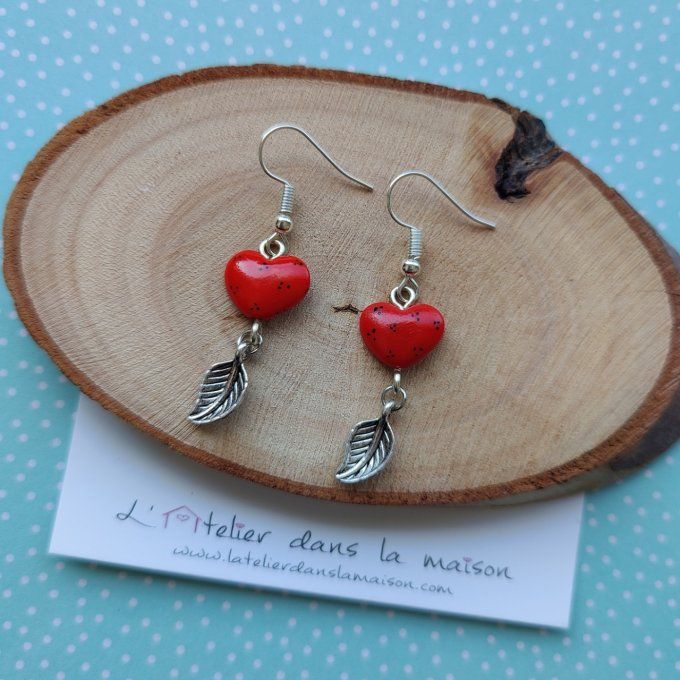 boucles d'oreilles coeurs rouges et noirs