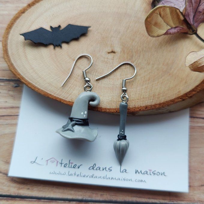 Boucles d'oreilles balai et chapeau de sorcière gris