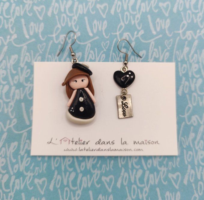 Boucles d'oreilles asymétriques fille en hiver et coeur