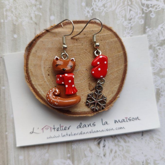 Boucles renard et écharpe rouge