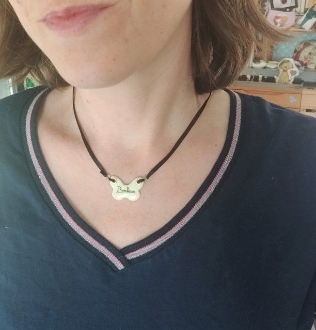 Collier papillon blanc "Bonheur"